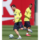 Messi, durante el primer entrenamiento grupal del Barça. MIGUEL RUÍZ