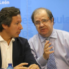El presidente del Partido Popular en Castilla y León, Juan Vicente Herrera, y el vicesecretario general de Organización del PP, Carlos Floriano, clausuran el Comité Ejecutivo Autonómico.