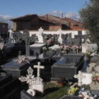 Aspecto del cementerio de Huerga de Frailes, situado junto a la parroquia del pueblo.