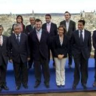 Rajoy (en el centro) posa con la plana mayor del PP durante un acto político en Toledo