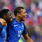 Dembélé, a la izquierda, con la camiseta de Francia
