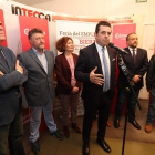 Representantes políticos, de la empresa y de la Uned, ayer durante el acto institucional de la Feria del Empleo y el Emprendimiento. L. DE LA MATA