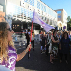 Protesta de mujeres ante la sala Razzmatazz, este lunes.