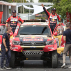 El piloto catarí Nasser Al-Attiyah y su copiloto Matthieu Baumel ganan la primera etapa. ERNESTO ARIAS