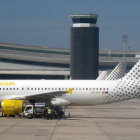 Avión de Vueling en el aeropuerto de El Prat.