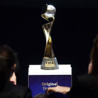 Imagen del trofeo del Mundial femenino de Francia.