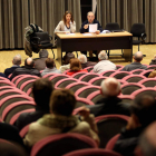Una de las asambleas celebradas en León por la Asociación de Afectados por las Preferentes. MARCIANO