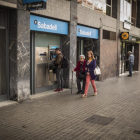 Oficinas de Banc Sabadell y CaixaBank.