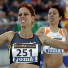 La corredora Natalia Rodríguez, tras imponerse en la final de 1.500 metros del Campeonato de España en pista cubierta del 2011, en Sabadell.