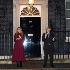 Boris Johnson y su esposa en el tributo al centenario Tom Moore, héroe británico del covid. ANDY RAIN