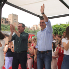 Pedro Sánchez y el candidato Juan Espadas ayer, en un acto electoral en Granada. PEPE TORRES