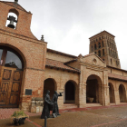 Los peregrinos que caminan rumbo a Santiago saben bien que la estancia en la villa será completa y siempre interesante. Hostelería, comercio, Ayuntamiento y casi el 100% de los vecinos unen fuerzas para ofrecerles un trato cercano, diferente, casi como si
