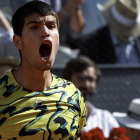 Carlos Alcaraz celebra el pase a la final de Madrid tras derrotar en dos sets a Coric. CHEMA MOYA