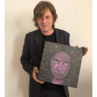 Nacho Vegas con la portada del álbum ‘Violética’. FACEBOOK NACHO VEGAS