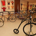 La muestra «Un lugar en el tiempo: el ciclismo en El Bierzo» estará abierta hasta el domingo.