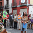 El alcalde, ayer junto a Javier Tomé.