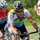 Lance Armstrong pedalea durante la duodécima etapa del Tour de Francia, en la que tuvo varios proble