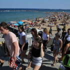 Bañistas en la Barceloneta.