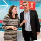 Esther Peñalba (edil de Burgos) y Julio Villarrubia, ayer.