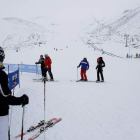 Por la estación de San Isidro pasaron este fin de semana 2.077 esquiadores. SECUNDINO PÉREZ