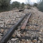 Imagen de uno de los tramos de la Vía de la Plata, expoliado ya y sin apenas traviesas. DOMINGO