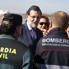 Rajoy conversa con los responsables de los efectivos que han trabajado durante la crecida.