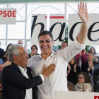 El secretario general del PSOE, Pedro Sánchez, junto al primer ministro luso, Antonio Costa, durante un acto de hermanamiento con los socialistas portugueses.