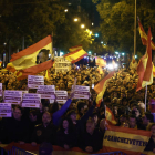 Varios miles de personas se concentraron este jueves ante la sede del PSOE, en la madrileña calle de Ferraz, custodiada
por la Policía, en la séptima jornada de
protestas contra los pactos con los 
 independentistas y la ley de amnistía. SERGIO PÉREZ