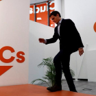 El líder de Ciudadanos Albert Rivera, antes de la rueda de prensa ofrecida tras la reunión del comité permanente de Ciudadanos celebrada este lunes en Madrid.