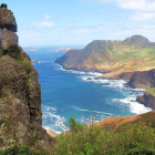 Parque Nacional Juan Fernández (arriba); buceo en el archipiélago; ‘actinias’, especie endémica (medio); Bahía Cumberland (abajo).
