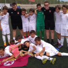 La Cultural celebra la victoria y el título de campeón de la categoría benjamín de Castilla y León. DL