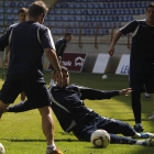 La plantilla de la Cultural entrenó ayer en el Reino para preparar el decisivo encuentro de la fase de ascenso ante el Racing B.