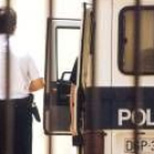 La policía, en una imagen de archivo, durante una detención de inmigrantes ilegales