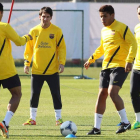 El barcelonista Messi, en el centro, participa en el primer entrenamiento del equipo en Japón.
