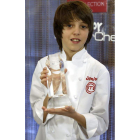 Manuel, con el trofeo que lo acredita como ganador. CAMPOS