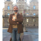 Enrique Soto en una imagen tomada en la plaza Mayor de Astorga