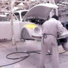 Fabricación del histórico escarabajo de Volkswagen.