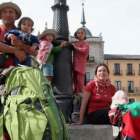 La familia, de origen colombiano, llegó ayer a Ponferrada.