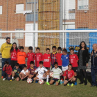 La alcaldesa, con las categorías inferiores del Paramés.