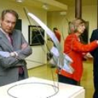 Ignacio Lagartos, María José Salazar y Victorino González, ayer, en la inauguración de la muestra