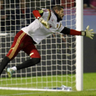 Kiko Casilla durante el entrenamiento previo al partido efectuado en el estadio de Balaídos.