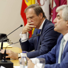 Cazorla y San Martín, en la conferencia en el Club de Prensa. MARCIANO