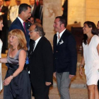 Los Reyes Felipe y Letizia, y la Reina Sofía, durante la recepción ofrecida esta noche a las autoridades de las Islas Baleares y a una representación de la sociedad balear en el Palacio de la Almudaima.