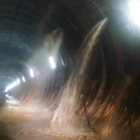 PÉRDIDA DE AGUA EN UNO DE LOS TÚNELES DE LAS OBRAS DE LA VARIANTE FERROVIARIA DE PAJARES EL 15 DE ENERO DE 2014. DL