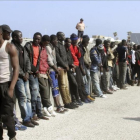 Otro grupo de inmigrantes de origen subsahariano, que fueron rescatados del Estrecho el pasado viernes.