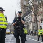 La policía bloquea el acceso a la calle Whitehall. WILL OLIVER