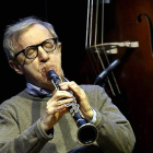 El director Woody Allen durante un concierto