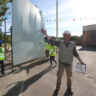 Miembros de Ponfesil escenifican la construcción del dique, en la protesta del pasado domingo.