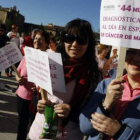 Almon reunió a cientos de mujeres en su primera marcha contra el cáncer de mama.
