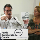 El nuevo presidente del PDC, Artur Mas, junto a la vicepresidenta electa, Neus Munté. ALBERTO ESTÉVEZ